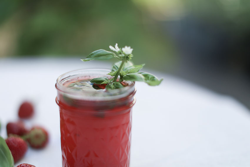 Strawberry basil lemonade | totallybydesign.com