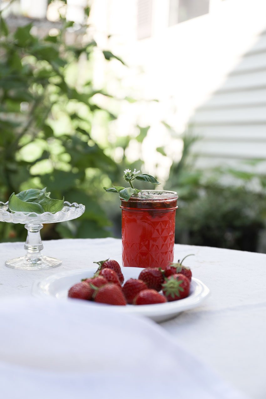 Strawberry basil lemonade | totallybydesign.com